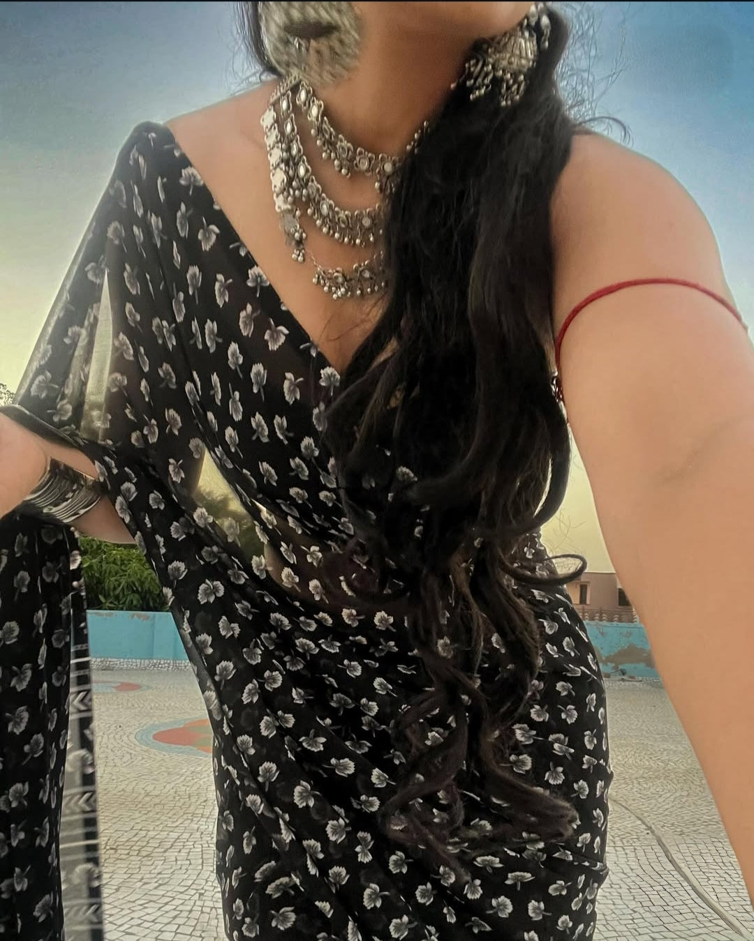 Body-hugging Saree