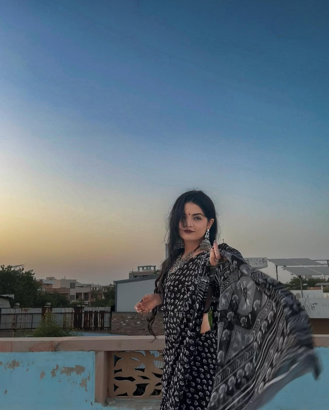 Body-hugging Saree