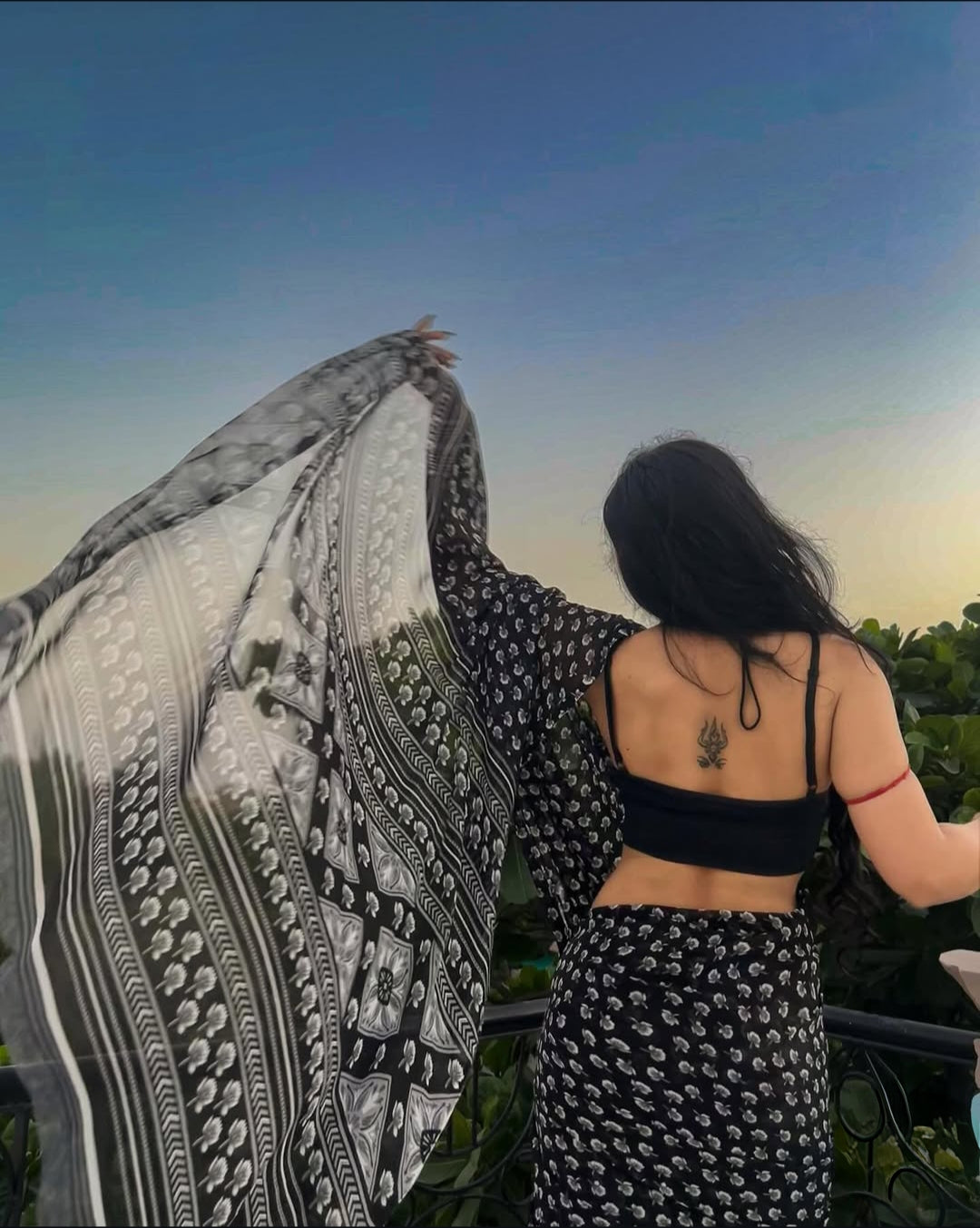 Body-hugging Saree