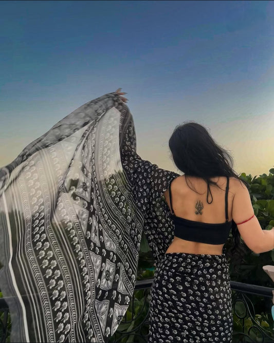 Body-hugging Saree